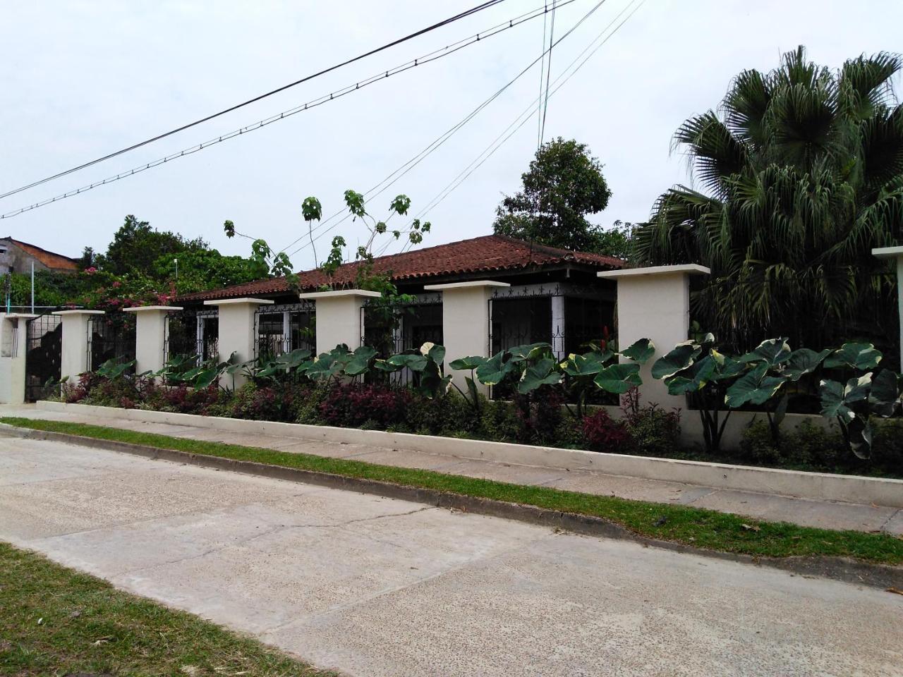 Hotel Madreselva Leticia Exterior foto